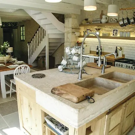 5 Bedroom Gorgeous In St, Martin Des Combes Holiday home