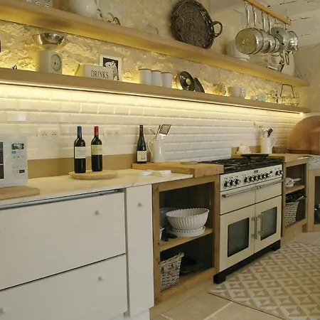 5 Bedroom Gorgeous In St, Martin Des Combes Holiday home Saint-Martin-des-Combes (Dordogne)