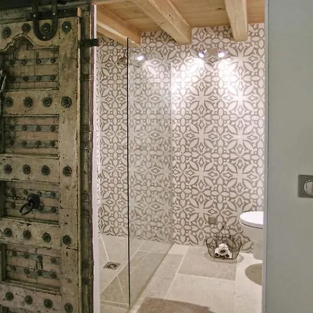 5 Bedroom Gorgeous In St, Martin Des Combes Holiday home Saint-Martin-des-Combes (Dordogne)